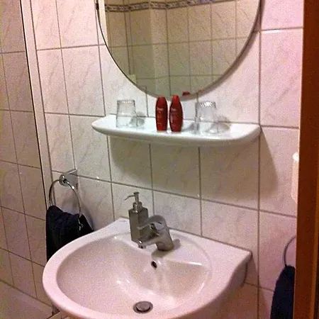 Отель Eigelstein 2*